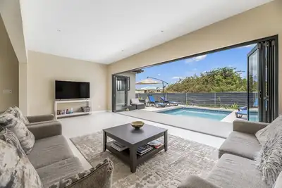 Image de New Family-sized House w/pool, 5 mins from beach