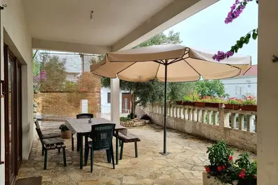 Image de Large 120 m2 apt with patio, 1 min walk from beach
