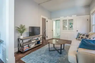 Image de Charming, updated home in great location!