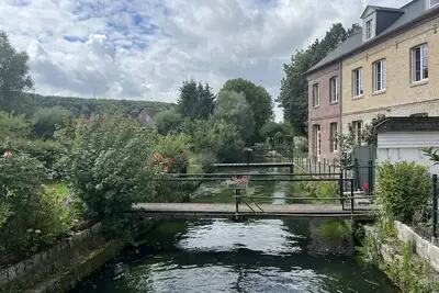 Maison normande en bord de rivière et proche 10min mer et forêt, 7 chambres