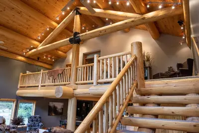 Image de Secluded big cabin within a mile of the resorts. looking for 30d+ rentals