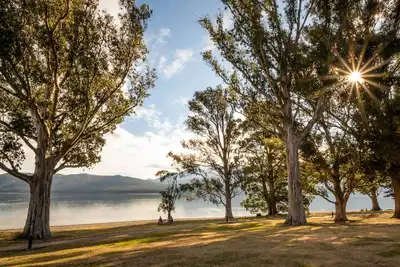 Image de Hop, Skip and Jump to the Lake - Te Anau House