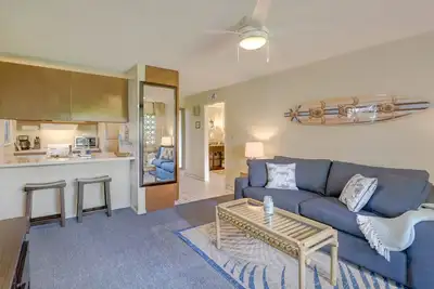 Image de Comfort and Convenience Garden-Level 2br Condo with A/C Pools and Beach Access