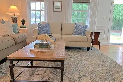 Image de Goose Creek Cutie 4 bedrooms- downtown, beaches, Summerville, naval