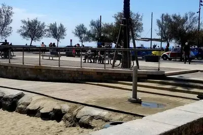 Image de Appartement cosy sur le front de mer, les pieds dans l'eau!