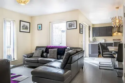 Image de Pass the Keys | Spacious 3br Home | Parking | Cafes & Restaurants