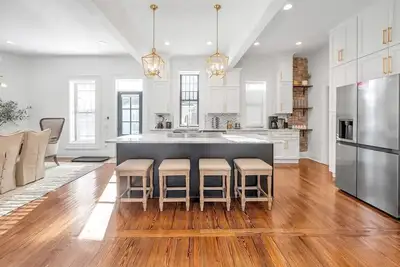 Image de Golf Simulator | Hot Tub | Putting Green | Game Room |