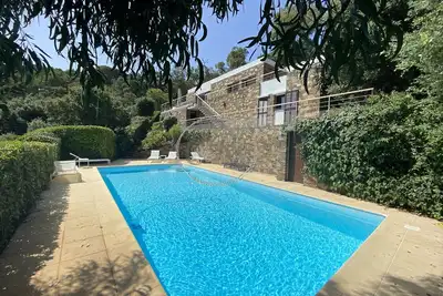 Image de Villa avec piscine et vue mer panoramique située au Gaou