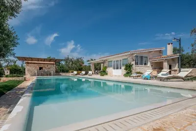 Image de Villa Paringa - Trois Chambres Villa, Couchages 8