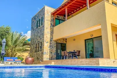 Image de Villa Paralaki - Trois Chambres Villa, Couchages 6