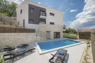 Image de Villa Soli - Quatre Chambres Villa, Couchages 10