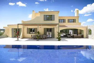 Image de Villa Perious - Six Chambres Villa, Couchages 12
