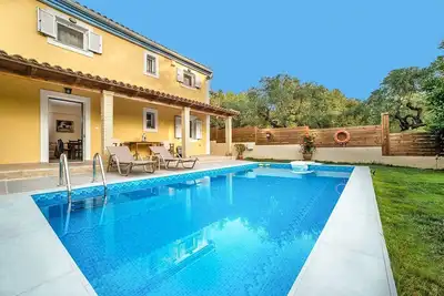 Image de Villa Tragaki - Trois Chambres Villa, Couchages 6