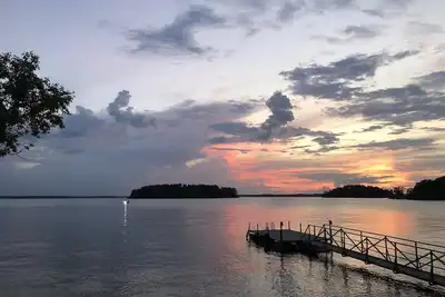 Image de Lake front home with a million dollar view
