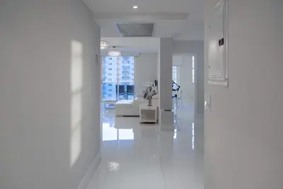 Image de Comfortable condo-apartment close by the beach!