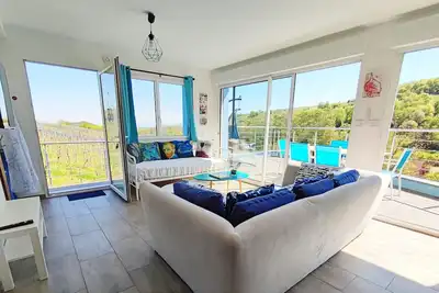 Image de Domaine Bohn Blue wine house for 4-6 wine lovers