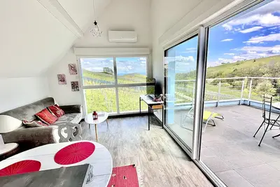 Image de Welcome to the winemaker’s home. Domaine Bohn Red Wine House for 2-4 wine lovers