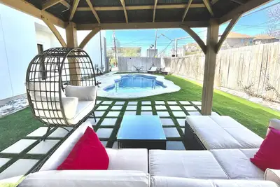 Image de Midtown Home with Private Heated Pool