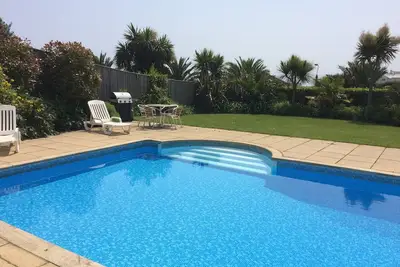 Image de 2 chambres à coucher à Paignton