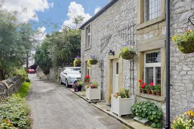 Image de 4 chambres à coucher à Tideswell near Bakewell