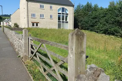 Image de Central Buxton apartment with scenic views and free parking