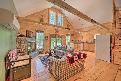 Image de Cabin-Inspired Home < 12 Mi to Sugarloaf Mtn!