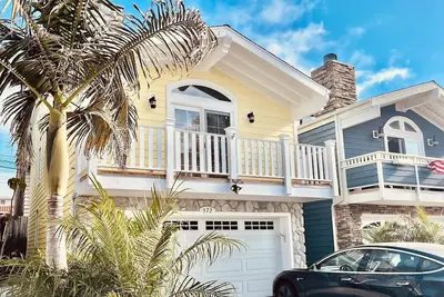 Beautiful 3bd, 3 bt home, minutes from the beach