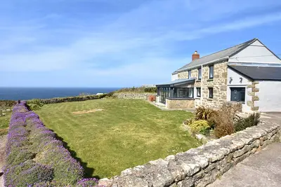 Hesken Cottage - stunning cottage with breath-taking sea views. Dog friendly.