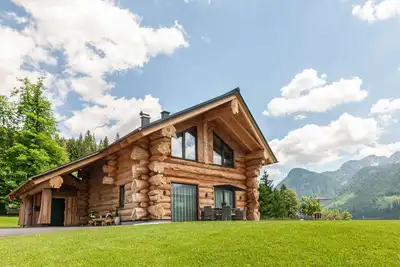 Image de A Holiday House That enchants and inspires with a view of the Gosaukamm