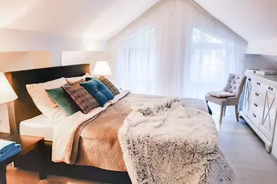 Image de Design maisonette 5 min from the pond with great hiking and biking trails