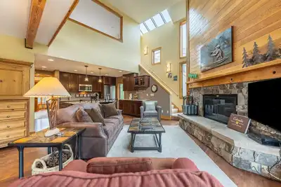 Keystone Condo w/ Stunning Mountain/Lake Views from Private Balcony.