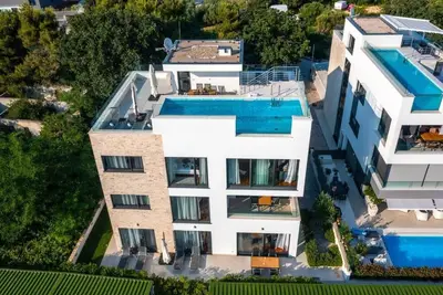 Image de Crystal Holiday Residence - Three-Bedroom Apartment near the Sea