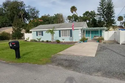 Image de Pet Friendly with no pet fees and pool access   \" The Riverwalk cottage\"