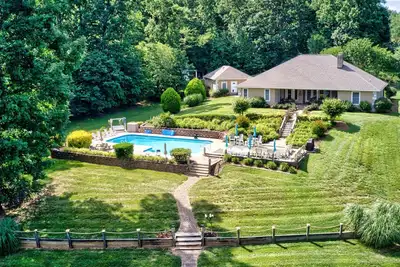 Image de Paradise Cove on Lake Norman, 5. 5 acres