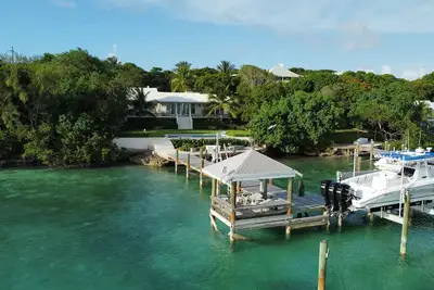 Image de Pineapple Wine - Harbour Front