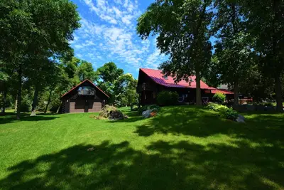 Image de Log Home With Boat Launch, Huge Yard, Pool Table, Inside & Outside Games!