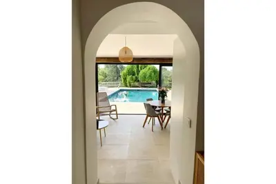Image de Appartement avec 2 chambres donnant sur la piscine