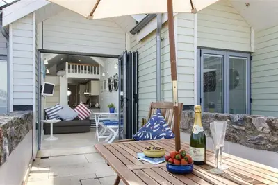 Image de Shaldon Beach Hut 2 - Une Chambre Maison, Couchages 4