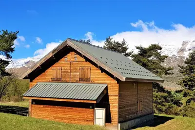 Image de 2ème étage, vue montagne, piscine, terrasse, parking, télévision, casier à ski, 27m²