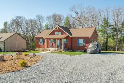 Image de Kick back-relax & enjoy nature while enjoying the great amenities of this home