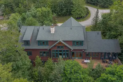 Image de ✨ Spacious 9br Retreat | 5. 5ba | ⛷ Ski Shuttle | 🐾 Pets | 🎮 Games | 🔥 Fire Pit