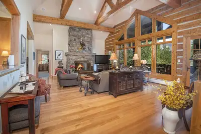 Image de Bachelor Gulch Luxury Home! Ski-In and Out w/ private hot tub! !
