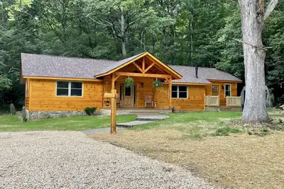 Image de Secluded but convenient Log Cabin. Near Shenandoah National Park, Massanutten