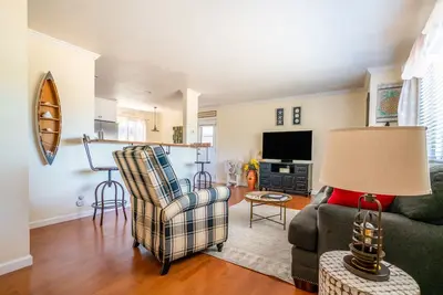 Charming Shell Beach Cottage with Ac - Steps to Shell Beach