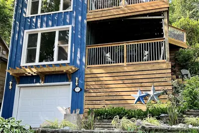 Image de Relaxing Erie Rest Retreat- water views- 2 min walk to the beach!