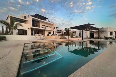 Image de Beautiful compound 5-minute walk to the beach. Pool and fire pit.