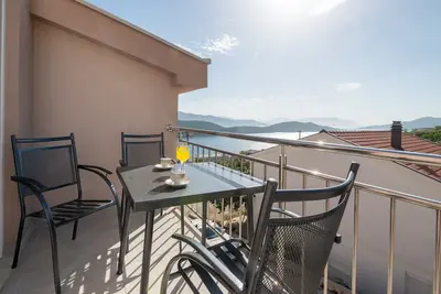 Image de Apartments Glorija - One Bedroom Apartment with Balcony and Side Sea View A2