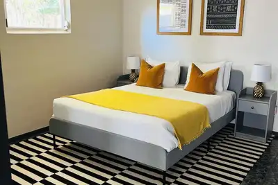 Image de Cozy suite with separate entrance.