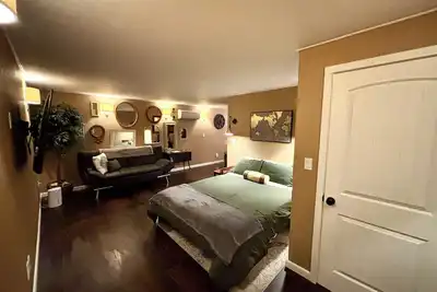 Image de Unique Underground Speakeasy With Hot Tub
