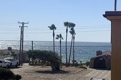 Image de 5 Brm home w/beach access and walking distance to Puerto Nuevo. 24 hr Security